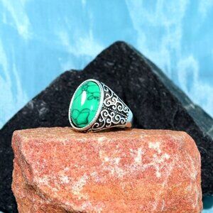 Aziel Scrolls Mens Oval Green Turquoise Etched Silver Ring Size 8.5 Gift Boxed
